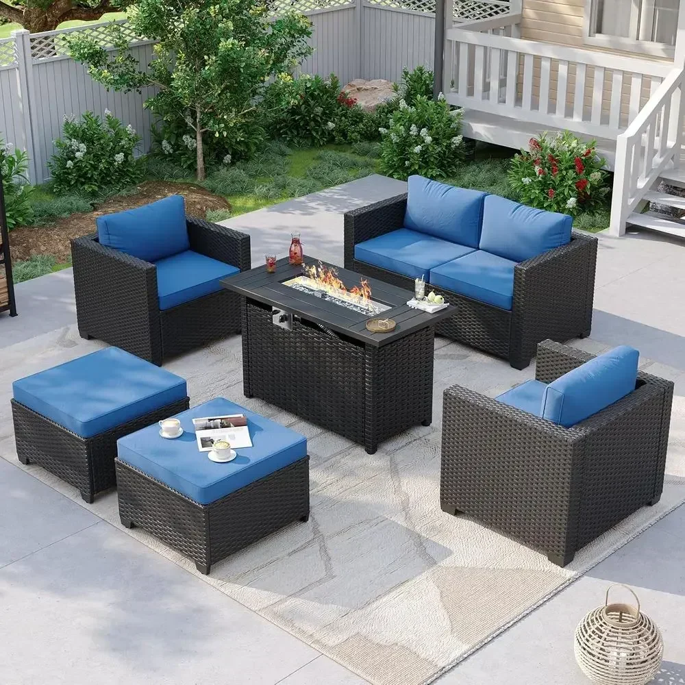 Outdoor Furniture And Fire Pit - Set di Mobili da Esterno a