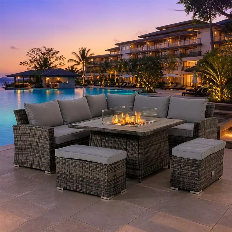 Outdoor Furniture And Fire Pit - Set di Mobili da Giardino Moderni